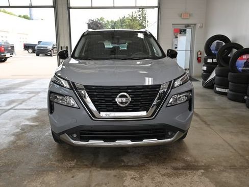 Used 2021 Nissan Rogue Platinum FWD image 2