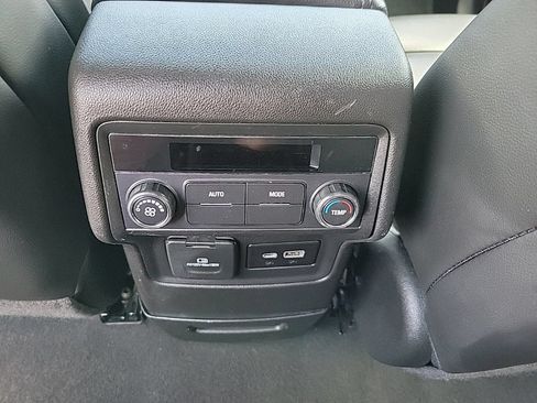 Used 2023 GMC Acadia SLT FWD image 18