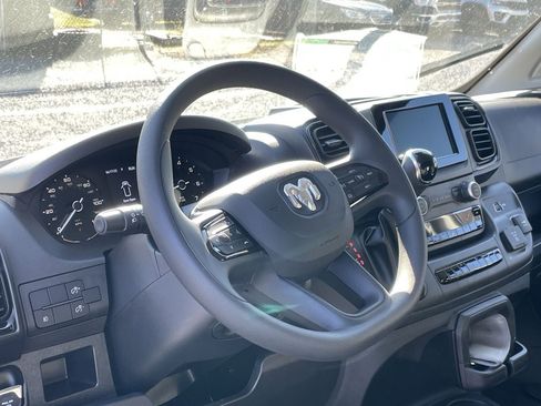 Used 2025 RAM ProMaster 2500 w/ Convenience Group image 14