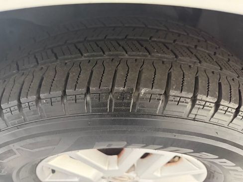 Used 2019 Nissan Frontier SV RWD image 7