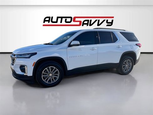 Used 2023 Chevrolet Traverse LT image 3