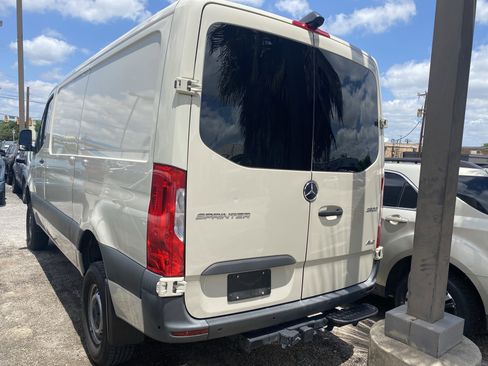 Used 2023 Mercedes-Benz Sprinter 2500 image 7