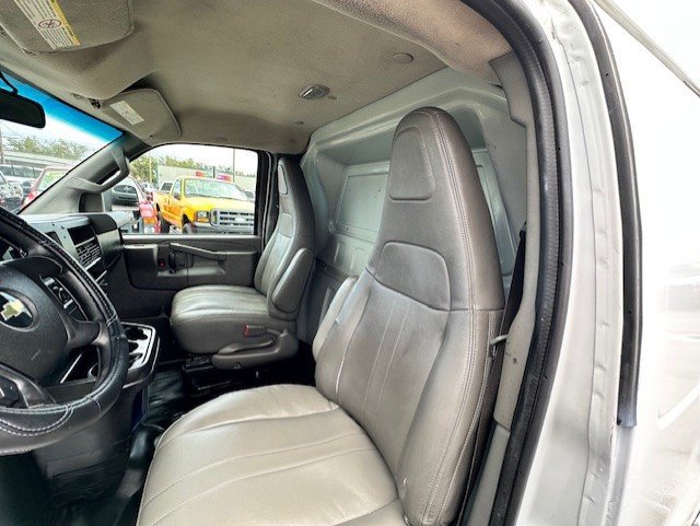 Used 2016 Chevrolet Express 2500 RWD image 17
