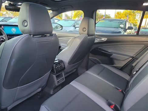 Used 2023 Volkswagen ID.4 S image 7