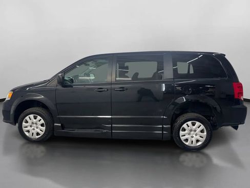 Used 2018 Dodge Grand Caravan SE image 5