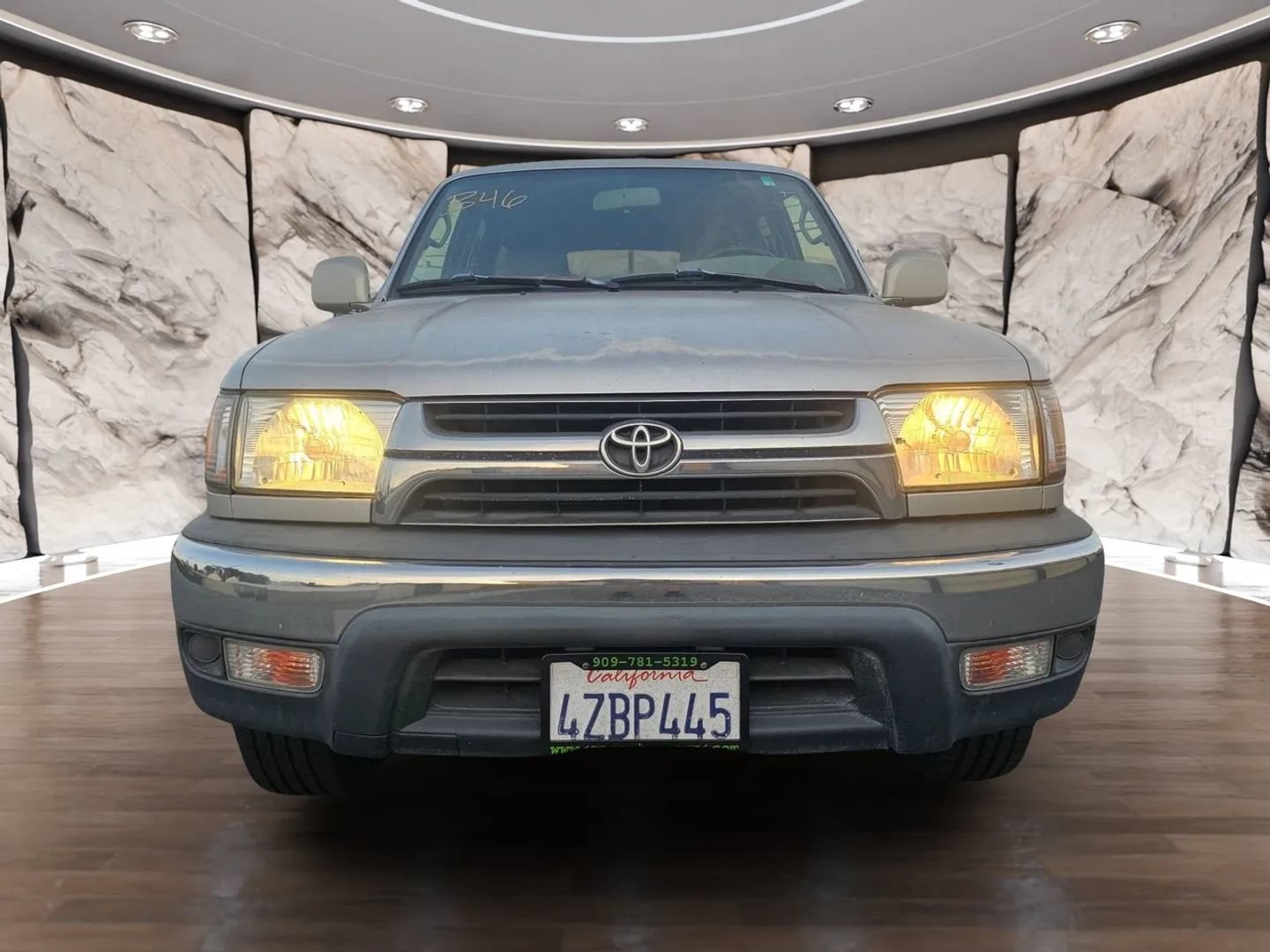 Used 2002 Toyota 4Runner SR5 RWD image 2