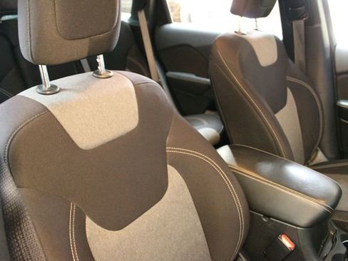 Used 2014 Jeep Cherokee Sport w/ Cold Weather Group image 11