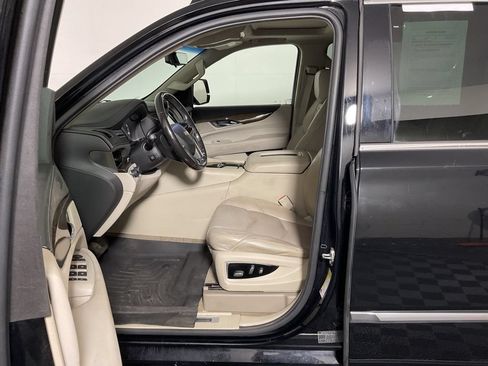 Used 2019 Cadillac Escalade Luxury AWD/4WD image 24