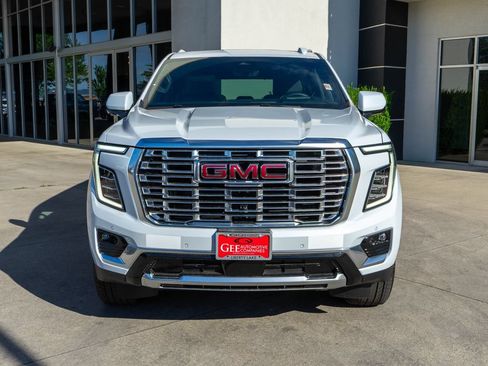New 2026 GMC Yukon XL Denali w/ Denali Reserve Package AWD/4WD image 2
