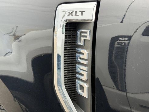 Used 2021 Ford F250 XLT w/ FX4 Off-Road Package image 7