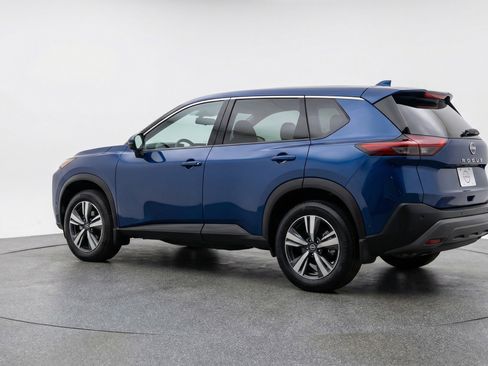Used 2025 Nissan Rogue SV AWD/4WD image 6