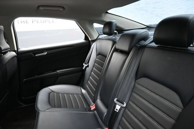 Used 2018 Ford Fusion SE w/ Equipment Group 201A FWD image 21