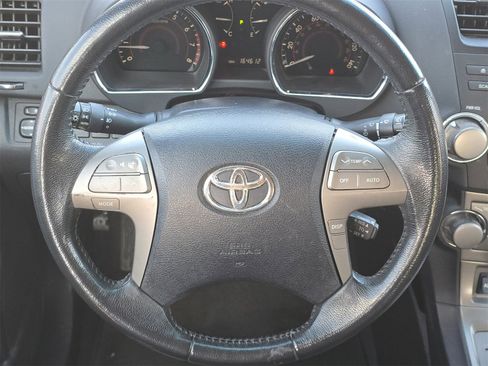 Used 2010 Toyota Highlander SE image 17