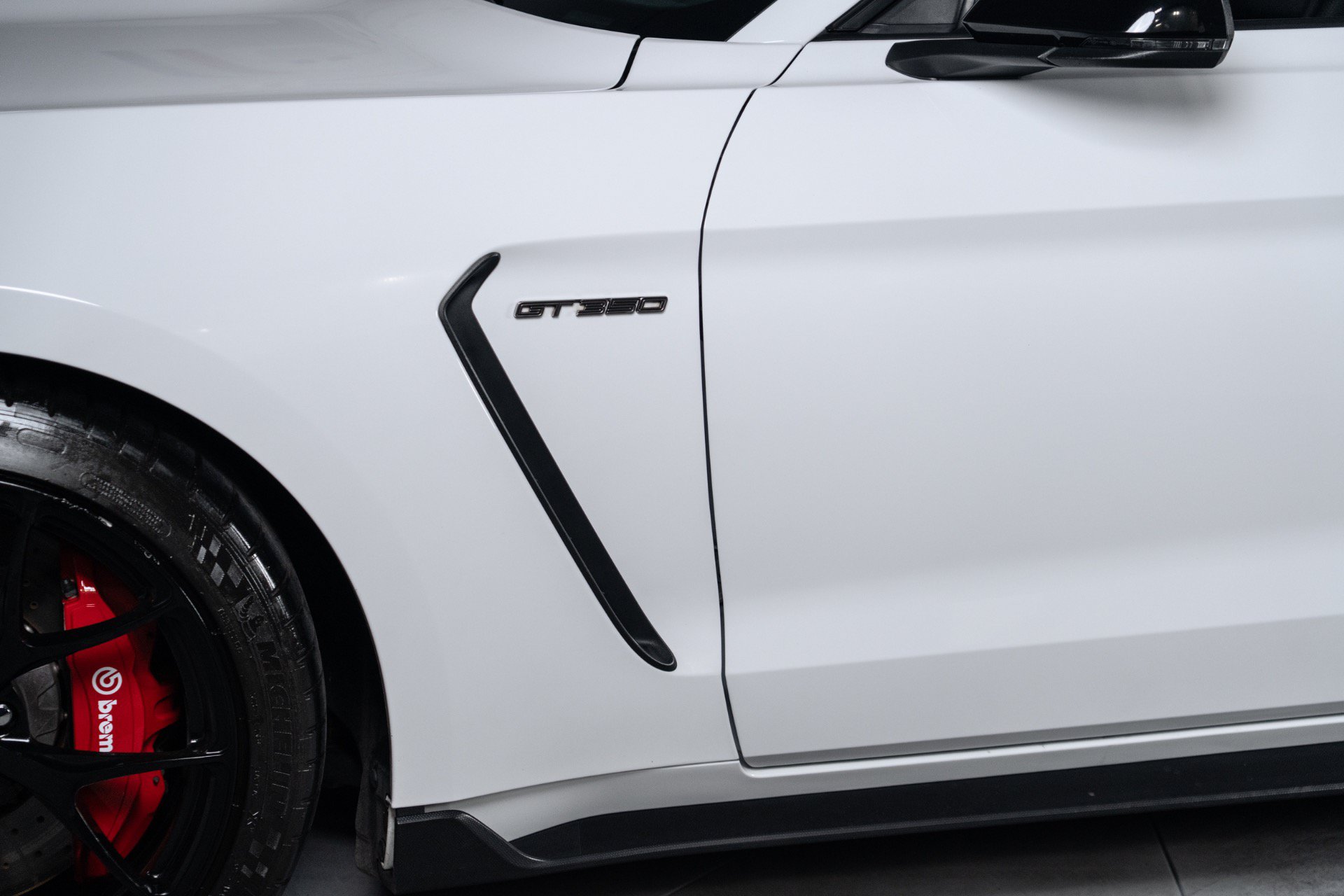Used 2016 Ford Mustang Shelby GT350 w/ Technology Package RWD image 5