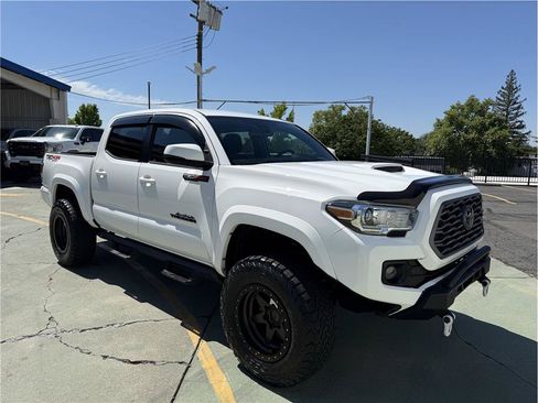 Used 2022 Toyota Tacoma TRD Sport w/ Technology Package AWD/4WD image 5