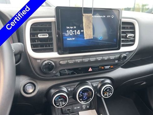 Used 2023 Hyundai Venue Limited FWD image 4