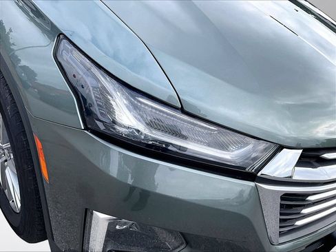 Used 2023 Chevrolet Traverse LT FWD image 31
