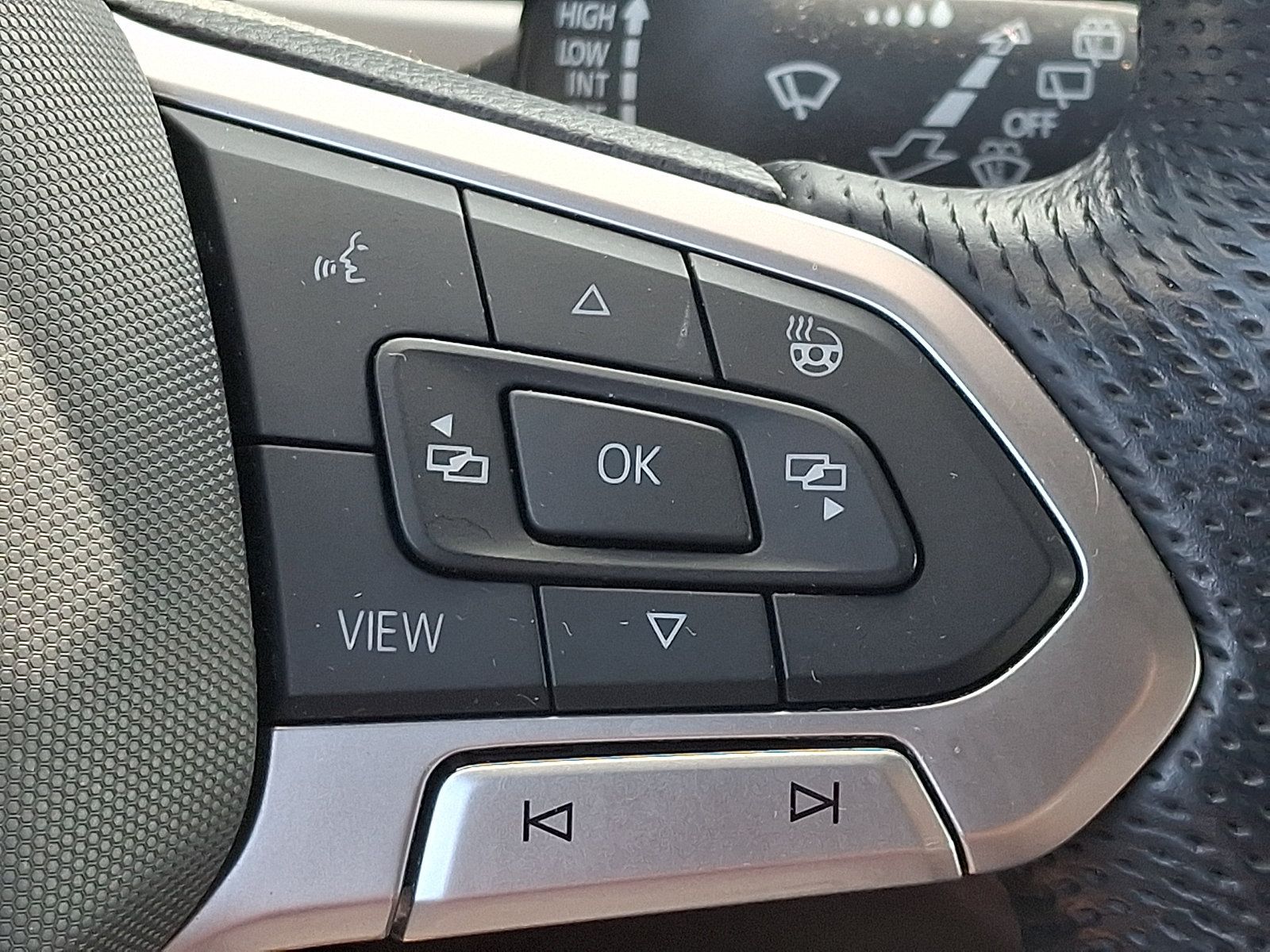 Used 2021 Volkswagen Atlas Cross Sport SEL Premium R-Line AWD/4WD image 25