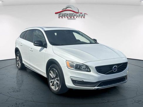 Used 2017 Volvo V60 T5 Cross Country Platinum AWD/4WD image 1
