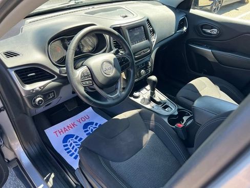 Used 2019 Jeep Cherokee Latitude w/ Popular Appearance Group AWD/4WD image 15