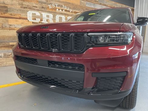 New 2025 Jeep Grand Cherokee L Altitude image 10