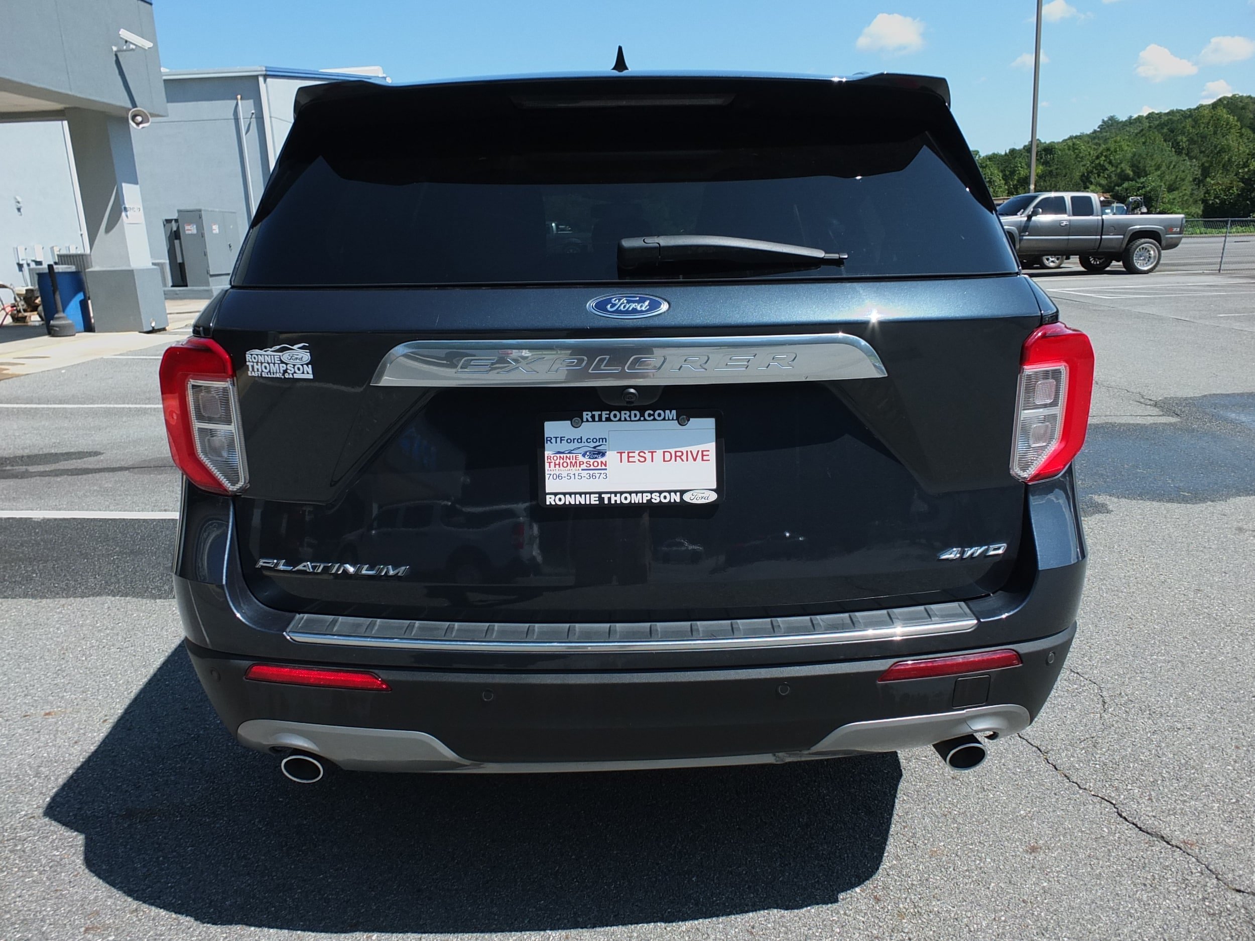 Used 2022 Ford Explorer Platinum w/ Technology Package AWD/4WD image 4