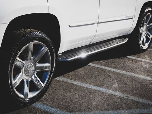 Used 2018 Cadillac Escalade Luxury image 33