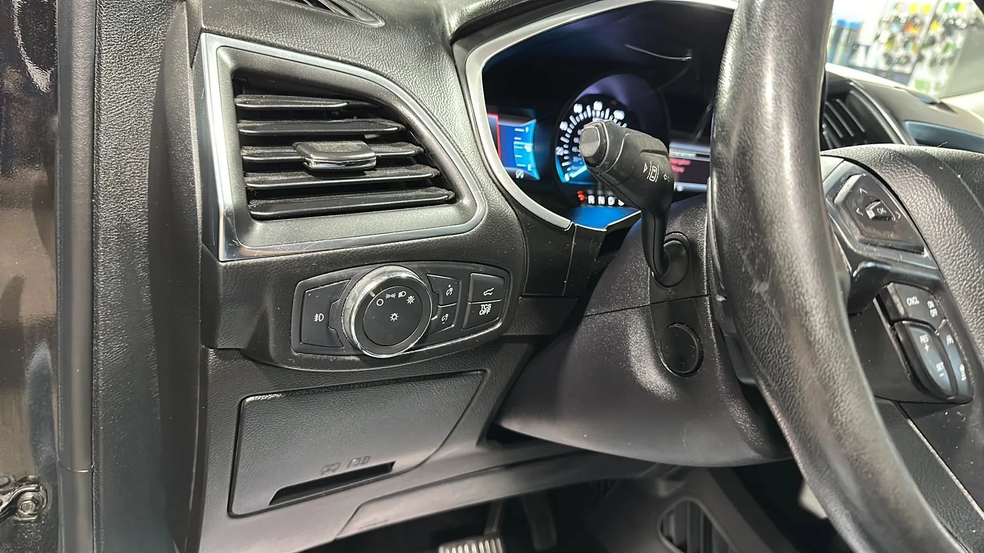 Used 2019 Ford Edge Titanium w/ Cold Weather Package AWD/4WD image 29