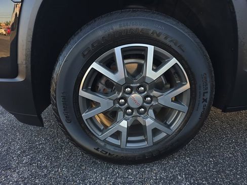 Used 2023 GMC Acadia SLE image 8