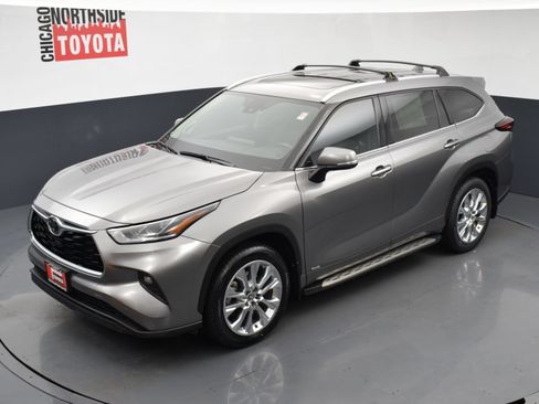 Used 2025 Toyota Highlander Limited AWD/4WD image 30