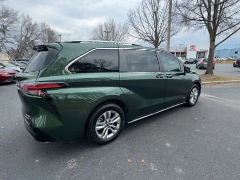 Used 2021 Toyota Sienna Limited image 15