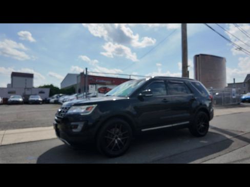 Used 2017 Ford Explorer XLT w/ Equipment Group 202A AWD/4WD image 1