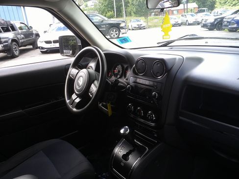Used 2011 Jeep Patriot Sport w/ PWR Value Group AWD/4WD image 13