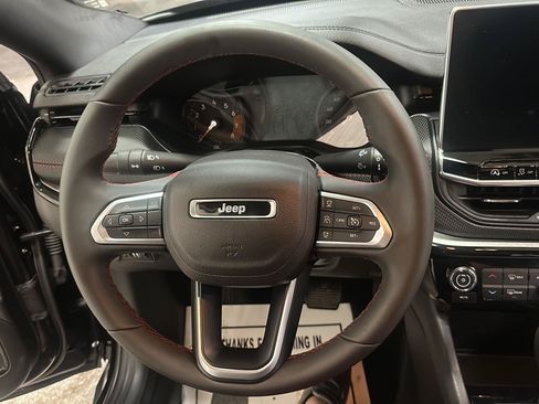 Certified 2025 Jeep Compass Trailhawk AWD/4WD image 18