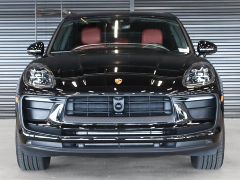Certified 2023 Porsche Macan AWD/4WD image 8
