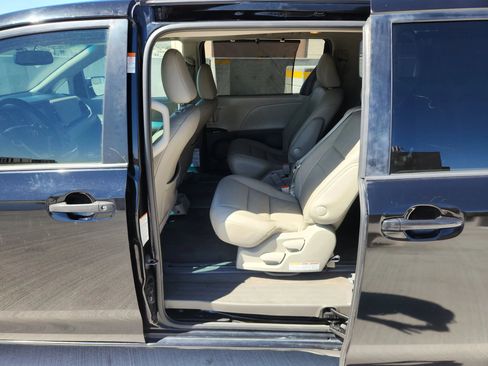 Used 2015 Toyota Sienna XLE w/ XLE Navigation Package image 14