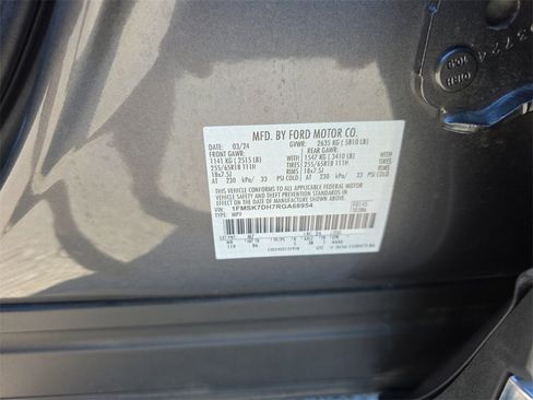 Used 2024 Ford Explorer XLT image 38