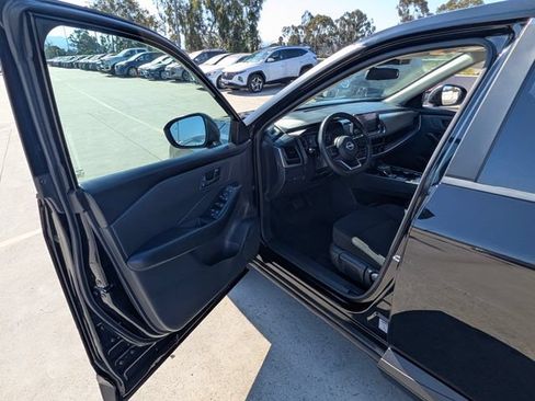 Used 2024 Nissan Rogue S FWD image 32