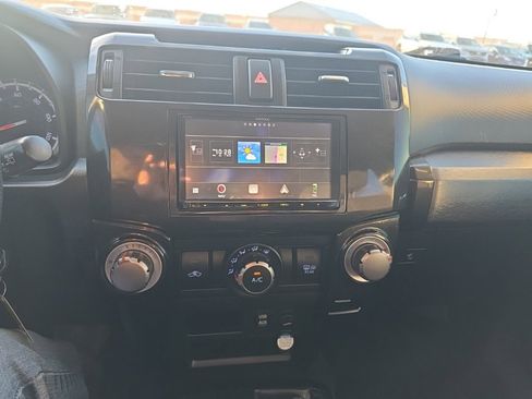 Used 2018 Toyota 4Runner TRD Off-Road image 11