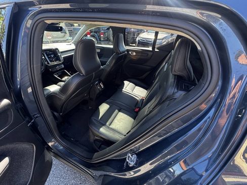 Used 2019 Volvo XC40 T5 Inscription AWD/4WD image 16