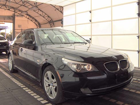 Used 2010 BMW 528i xDrive Sedan w/ Premium Pkg image 4