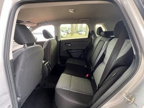 Used 2023 Nissan Rogue SV image 9