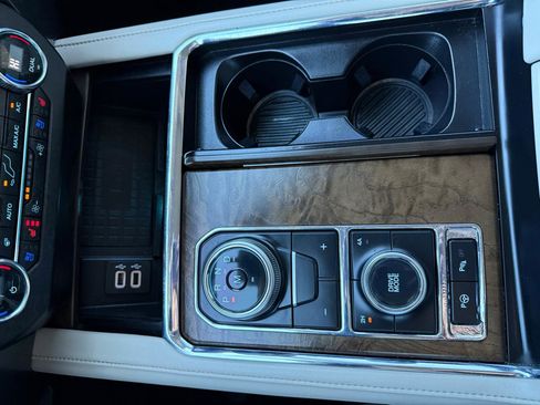 Used 2019 Ford Expedition Platinum image 39