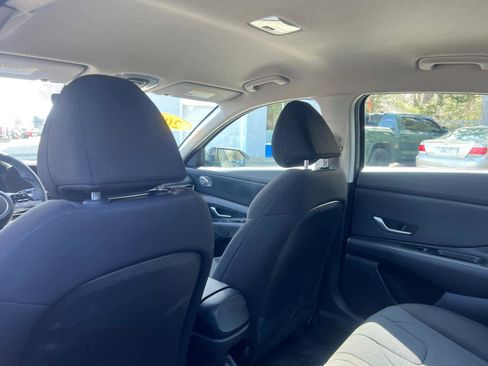 Used 2025 Hyundai Elantra SE image 30