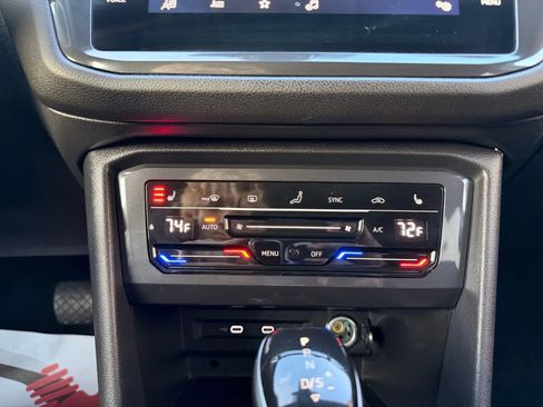 Used 2022 Volkswagen Tiguan SE image 20