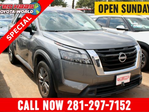 Used 2024 Nissan Pathfinder S FWD image 1