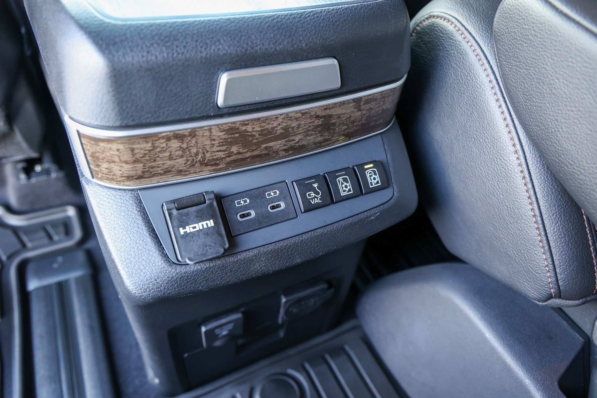 Certified 2025 Toyota Sienna Platinum FWD image 47