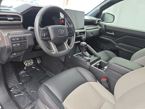 Used 2024 Toyota Tacoma TRD Sport AWD/4WD image 15