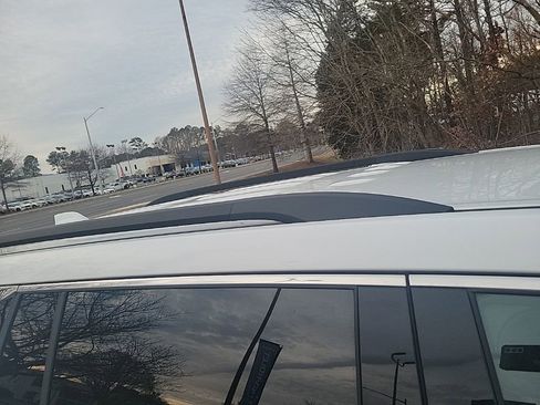 Used 2025 Chevrolet Traverse LT image 10