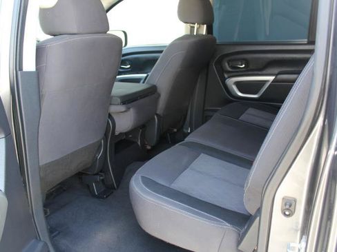 Used 2022 Nissan Titan SV AWD/4WD image 13